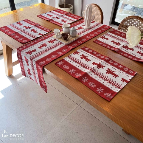 Khăn runner họa tiết tuần lộc trải bàn noel, tiệc Giáng sinh sang trọng, lịch sự cho bàn ăn- TBR590
