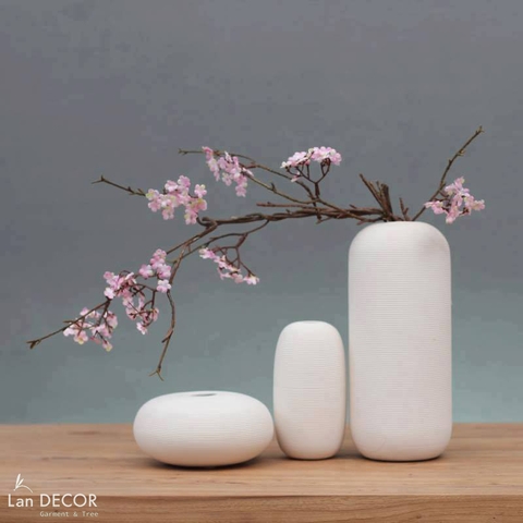 Bộ 3 bình gốm trắng kèm hoa Anh Đào hồng - BH473-1