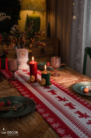 Khăn runner họa tiết tuần lộc trải bàn noel, tiệc Giáng sinh sang trọng, lịch sự cho bàn ăn- TBR590
