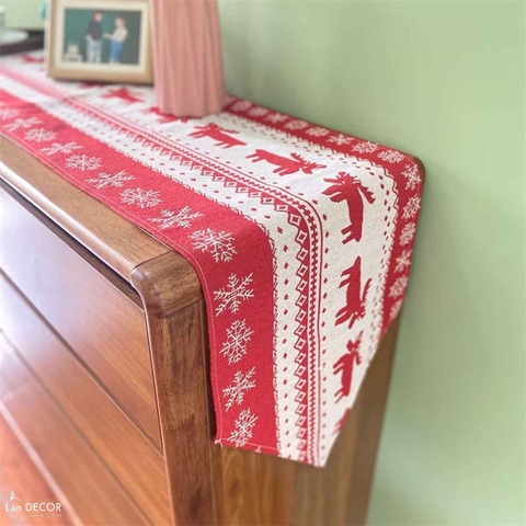 Khăn runner họa tiết tuần lộc trải bàn noel, tiệc Giáng sinh sang trọng, lịch sự cho bàn ăn- TBR590