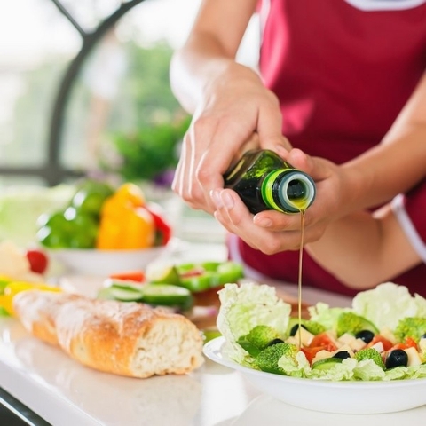 Dầu ăn cho bé - những điều mẹ cần lưu ý