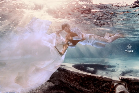 Album chụp ảnh cưới dưới nước – Concept Ant Wedding