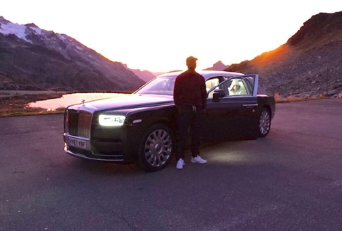 Rapper Anh Quốc biến Rolls Royce Phantom thành phòng thu âm