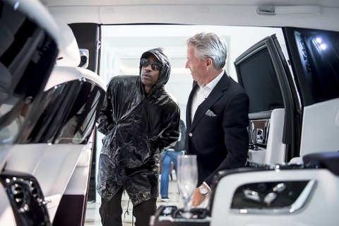 Rapper Anh Quốc biến Rolls Royce Phantom thành phòng thu âm