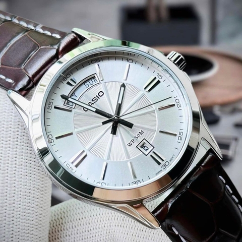 Đồng hồ nam Casio Timeless Mens MTP-1381L-7AVDF