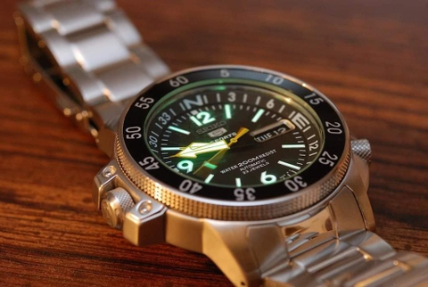 Đồng Hồ Nam Dây Thép SEIKO Automatic SKZ211J1 | Kính Hardlex