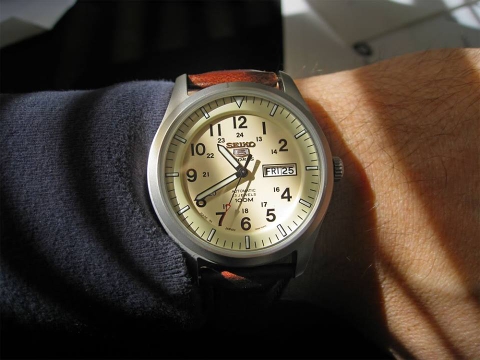 Đồng Hồ Nam Dây Vải SEIKO Automatic SNZG07J1 | Kính Hardlex