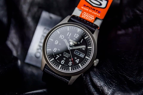 Đồng Hồ Nam Dây Vải SEIKO Automatic SNZG15J1 | Kính Hardlex