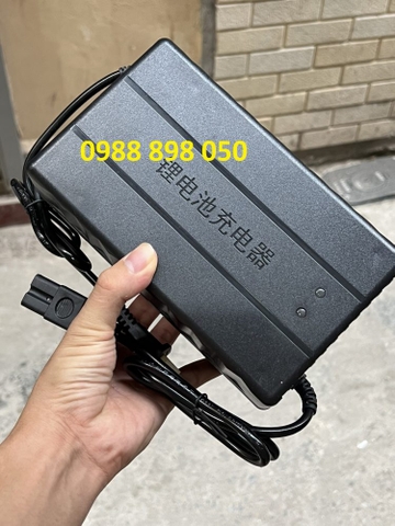 bộ sạc xe điện 84v 8a cho xe dùng pin 72v