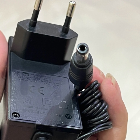 ADAPTOR 12V 2A (NGUỒN 12V 2A )