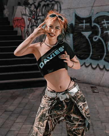 áo croptop nữ tay ngắn lệch vai màu đen local brand Davies