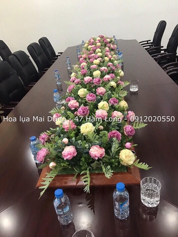 Hoa Bàn họp