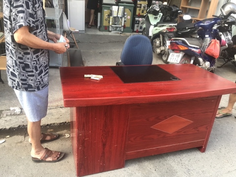 Thanh Lý Bàn giám đốc cũ 1m4