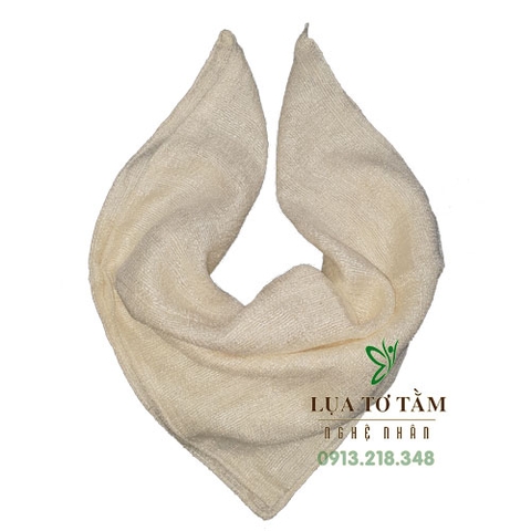 Khăn sữa cho bé bằng tơ tằm hoàn toàn khác biệt với các loại khăn cotton quen thuộc. Đặc tính kháng khuẩn, thấm hút tốt, dễ làm sạch, êm dịu với da, đặc biệt là không rụng bông bám dính trên da bé.