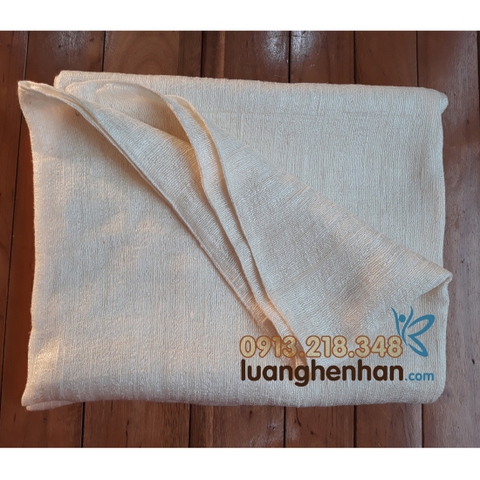 Khăn tắm chất liệu tơ tằm 70x130cm với đặc tính thấm hút, kháng khuẩn, nhanh khô là lựa chọn hàng đầu cho không gian phòng tắm cao cấp của gia đình hoặc khách sạn. Khăn tắm tơ tằm dễ dàng sử dụng và làm sạch, làm khô.