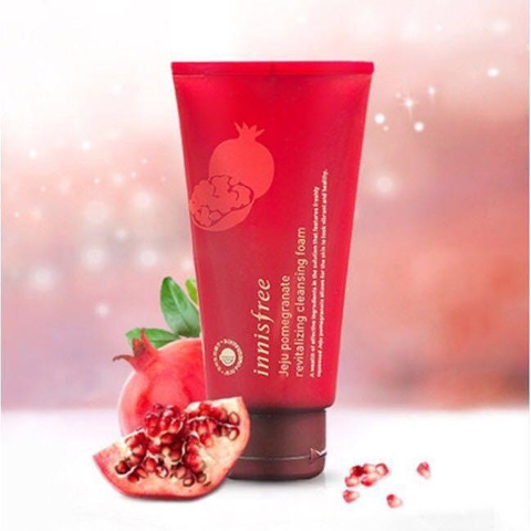 Sữa rửa mặt từ Lựu Đỏ Innisfree Jeju Pomegranate Revitalizing Foam Cleanser