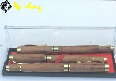 Bút gỗ hoàng đàn nắp đóng - Mộc Hương Shop