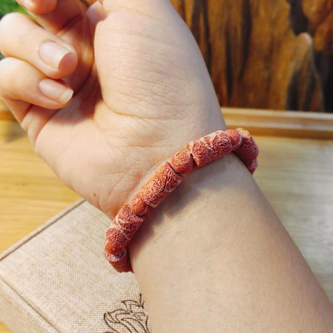 Vòng Tay San Hô Đỏ Tự Nhiên Đốt Trúc 8mm Để Mộc 100%