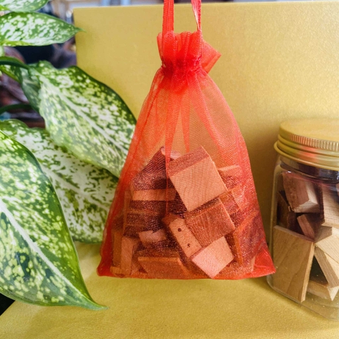 Túi Thơm Gỗ Hoàng Đàn Tuyết Lạng Sơn
