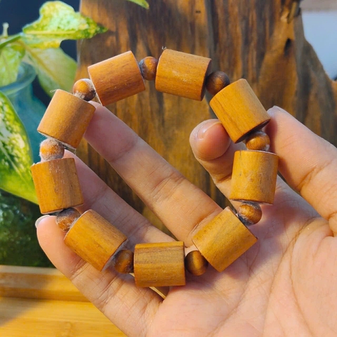 Vòng Gỗ Hoàng Đàn 14mm Đốt Trúc Hàng Rễ Thơm Ngọt