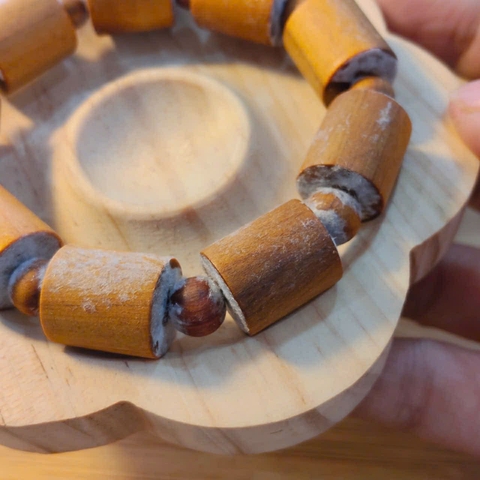 Vòng Gỗ Hoàng Đàn 14mm Đốt Trúc Hàng Rễ Thơm Ngọt