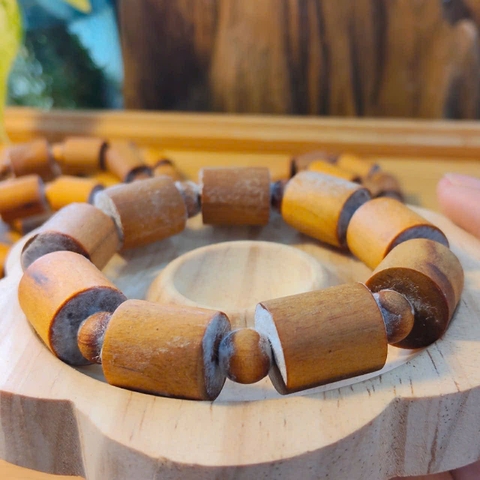 Vòng Gỗ Hoàng Đàn 14mm Đốt Trúc Hàng Rễ Thơm Ngọt
