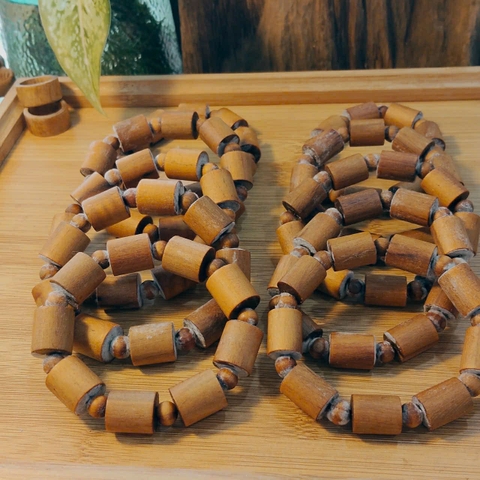 Vòng Gỗ Hoàng Đàn 14mm Đốt Trúc Hàng Rễ Thơm Ngọt