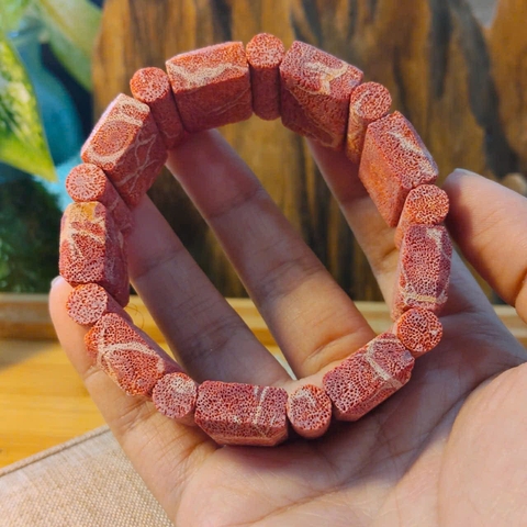 Vòng San Hô Đỏ Tự Nhiên Bản Vuông 18li Để Mộc 100%