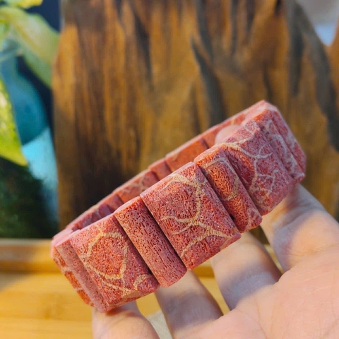 Vòng San Hô Đỏ Tự Nhiên Bản Vuông 18li Để Mộc 100%