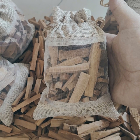 Túi Thơm Gỗ Đàn Hương Ấn Độ Treo Xe Ô Tô 100g Thơm Mạnh