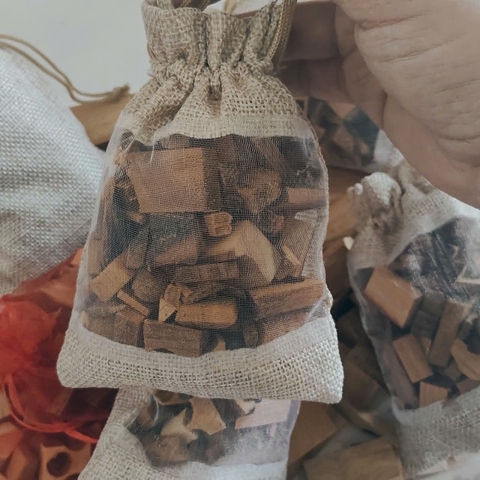 Túi Thơm Gỗ Hoàng Đàn Tuyết Lạng Sơn 100g Treo Xe Ô Tô