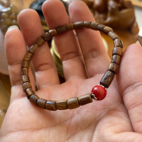 Vòng Gỗ Trầm Hương Tự Nhiên Banh Đỏ Đốt Trúc 4li Thơm Mạnh