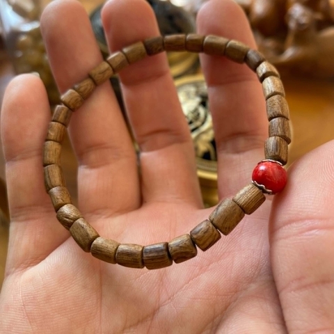 Vòng Gỗ Trầm Hương Tự Nhiên Banh Đỏ Đốt Trúc 4li Thơm Mạnh