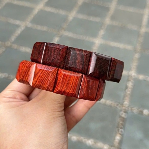 Vòng Gỗ Tử Đàn Ấn Độ Bản Vuông 18mm Vip