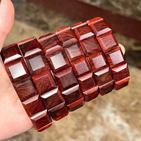 Vòng Gỗ Tử Đàn Ấn Độ Bản Vuông 18mm Vip
