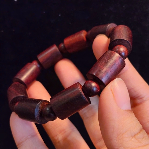 Vòng Gỗ Tiểu Diệp Tử Đàn Ấn Độ Đốt Trúc 12mm VIP