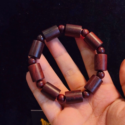 Vòng Gỗ Tiểu Diệp Tử Đàn Ấn Độ Đốt Trúc 12mm VIP
