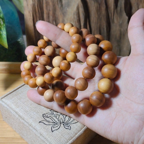 Vòng Gỗ Đàn Hương Ấn Độ 100 Năm Tuổi 10mm