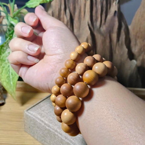 Vòng Gỗ Đàn Hương Ấn Độ 100 Năm Tuổi 10mm