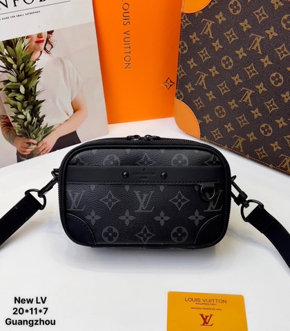 Túi đeo chéo Louis Vuitton Đen 2 khóa họa tiết monogram Like Auth on web fullbox bill thẻ