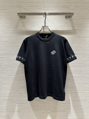 Áo phông T shirt len Louis Vuitton Đen logo check viền tay thêu ngực Like Auth on web