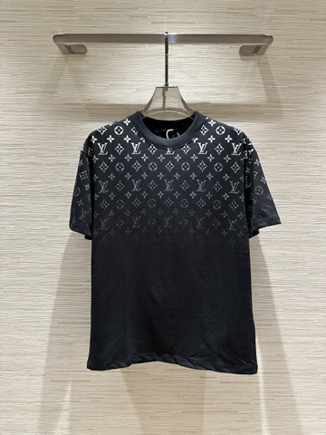 Áo phông T-shirt Louis Vuitton họa tiết monogram vai Like Auth on web