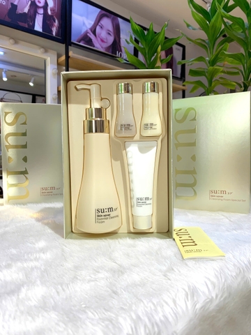 Sữa rửa mặt sạch da dịu nhẹ Su:m37 Skin Saver Essential Cleansing Foam 40ml.