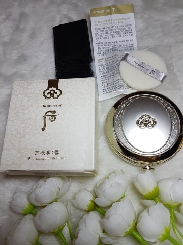 Phấn phủ dạng nén Whoo Whitening Powder Pact.