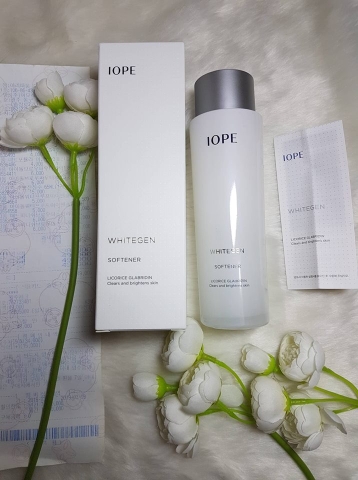 Nước hoa hồng IOPE Whitegen Softener.