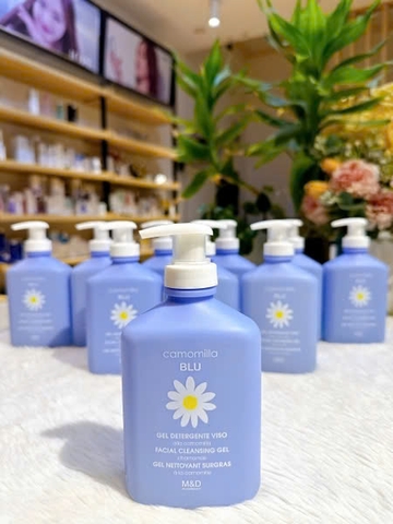 Sữa rửa mặt dịu nhẹ chiết xuất hoa cúc cho da nhạy cảm Camomilla Blu Gel Detergente Viso 300ml