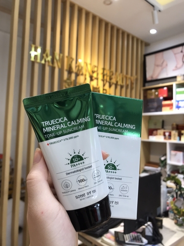 Kem chống nắng dành cho da dầu, mụn Some By Mi Truecica Mineral 100 Calming Suncream SPF50+/PA++++ 50ml