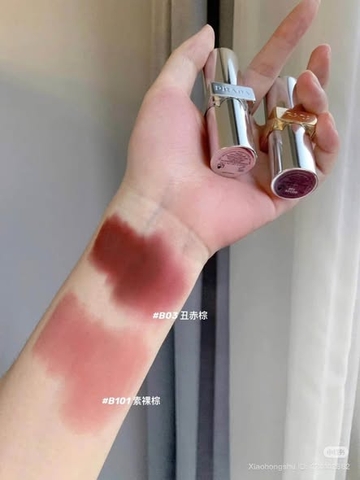 Son Lì Mịn Prada Monochrome Hyper Matte Lipstick B03 Mahogany- Màu Đỏ Nâu Đất 3.8g