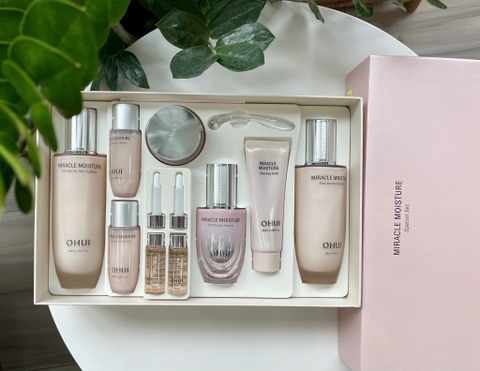 Set Dưỡng Ẩm làm sáng da Ohui Micracle Moisture Special Set 9sp 