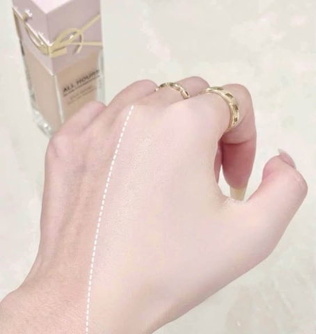 Kem Nền Căng Bóng Nắp Hồng Yves Saint Laurent YSL All Hours Glow Foundation- Tone LC1